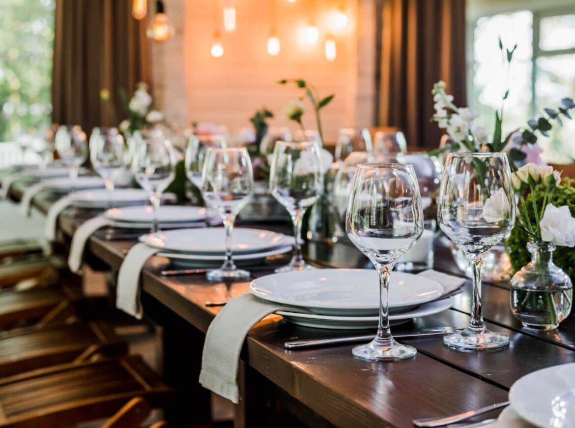 ile kosztuje dekoracja sali weselnej w 2023