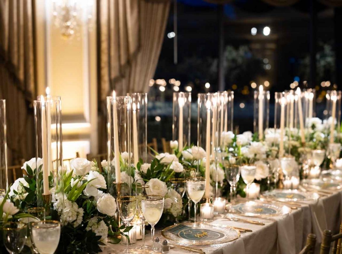 ślubne trendy florystyczne 2025 jakie kwiaty w dekoracji sali weselnej